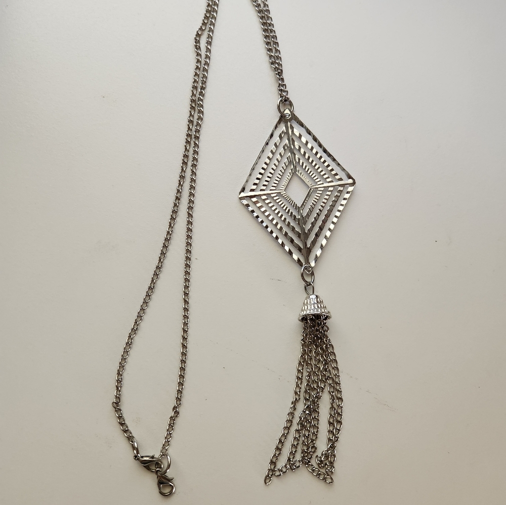 Silver necklace w/ diamond  cut & tassels.